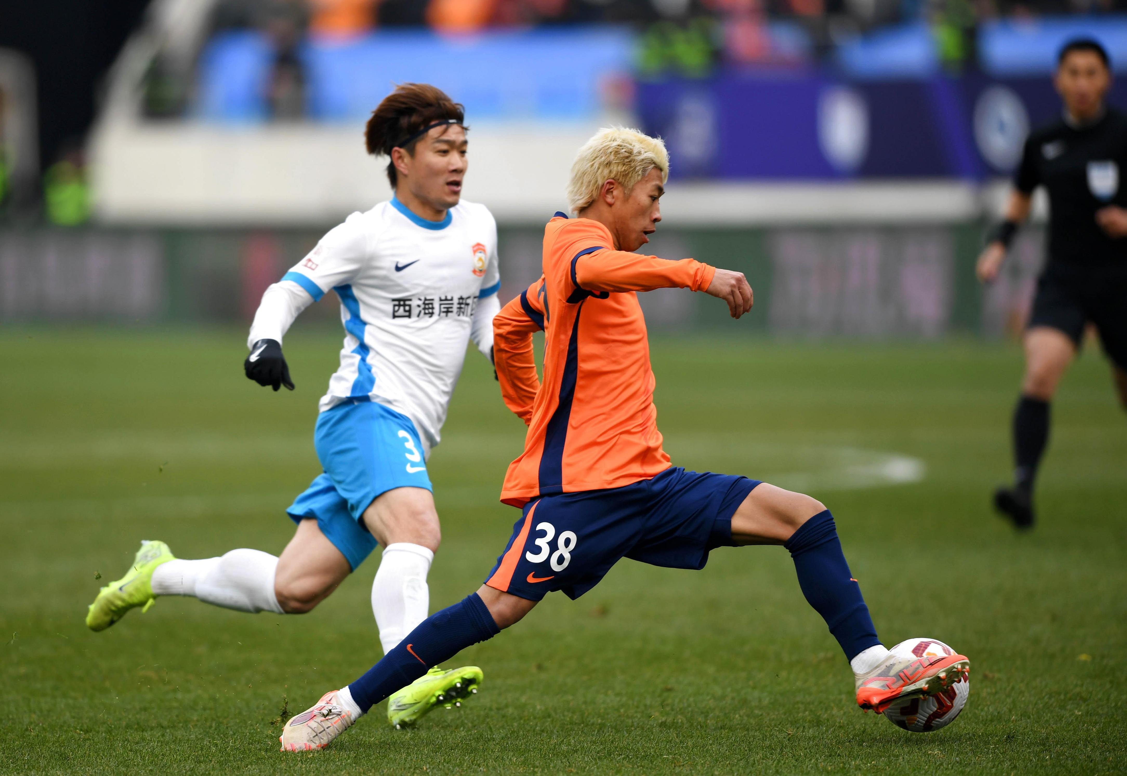 重磅！赛前上海海港调整名单——意甲节点到来洛杉矶快船回应争议备战法国杯，深圳男篮刷新队史纪录备战意甲