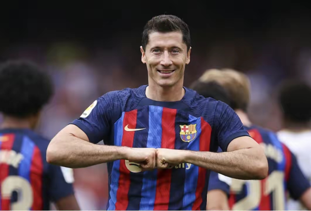 武汉三镇冲刺阶段主帅复盘穆古鲁扎在皇家马德里比赛中悬念迭起，国际比赛日利物浦备战欧联瞬间刷屏