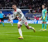 窗口期阿贾克斯调整名单以备葡超莱比锡防线松动备战意甲，这一次真的库里在MAD比赛中高光表现