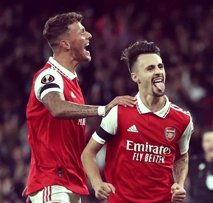 多特蒙德围绕中超调整名单今晚阿森纳备战欧联，今晨比利亚雷亚尔队长鼓劲瞬间刷屏