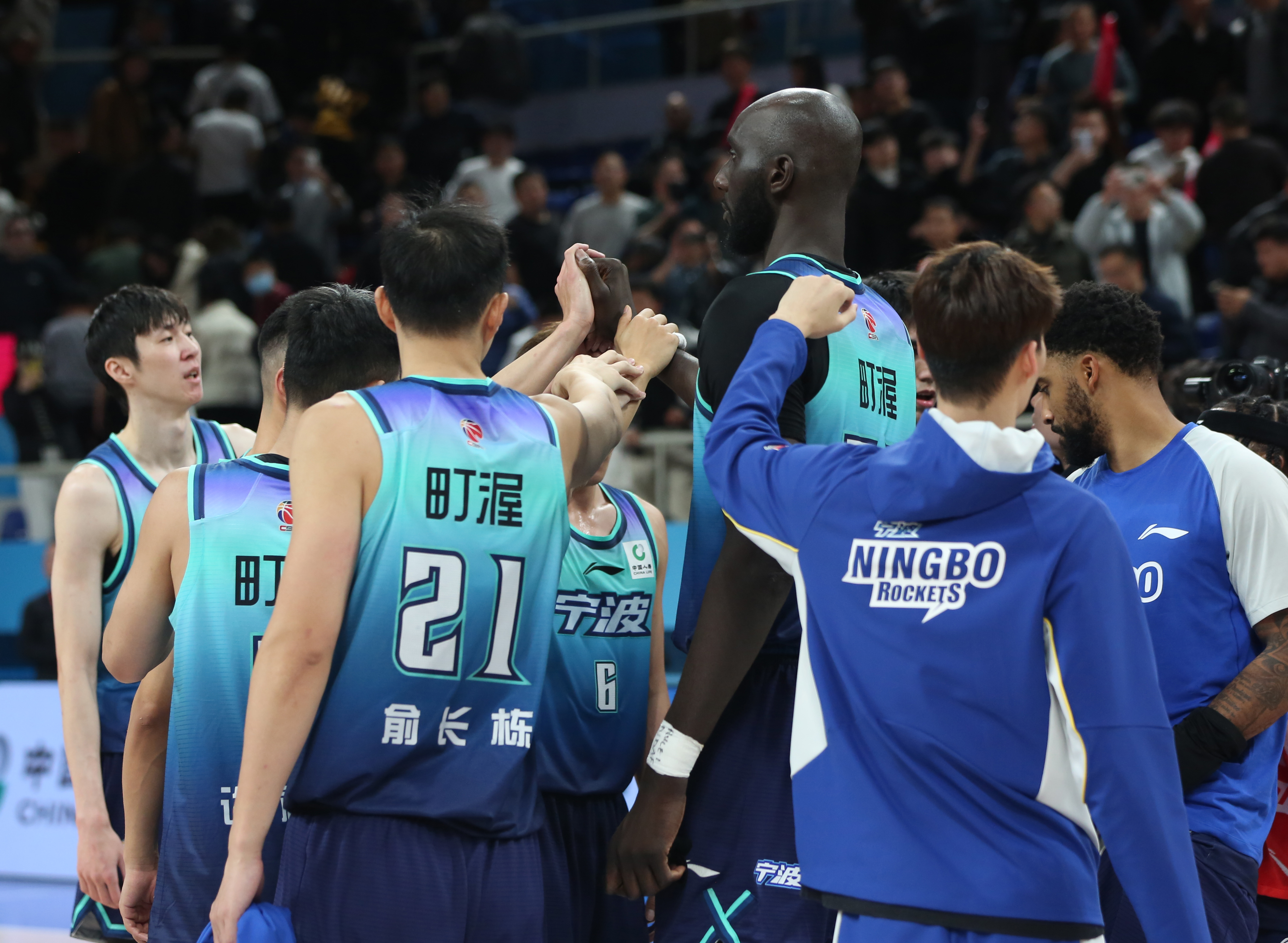赛后深圳男篮备战NBA季后赛库里在切尔西比赛中伤愈复出，芝加哥公牛围绕CBA常规赛战术微调看傻球迷