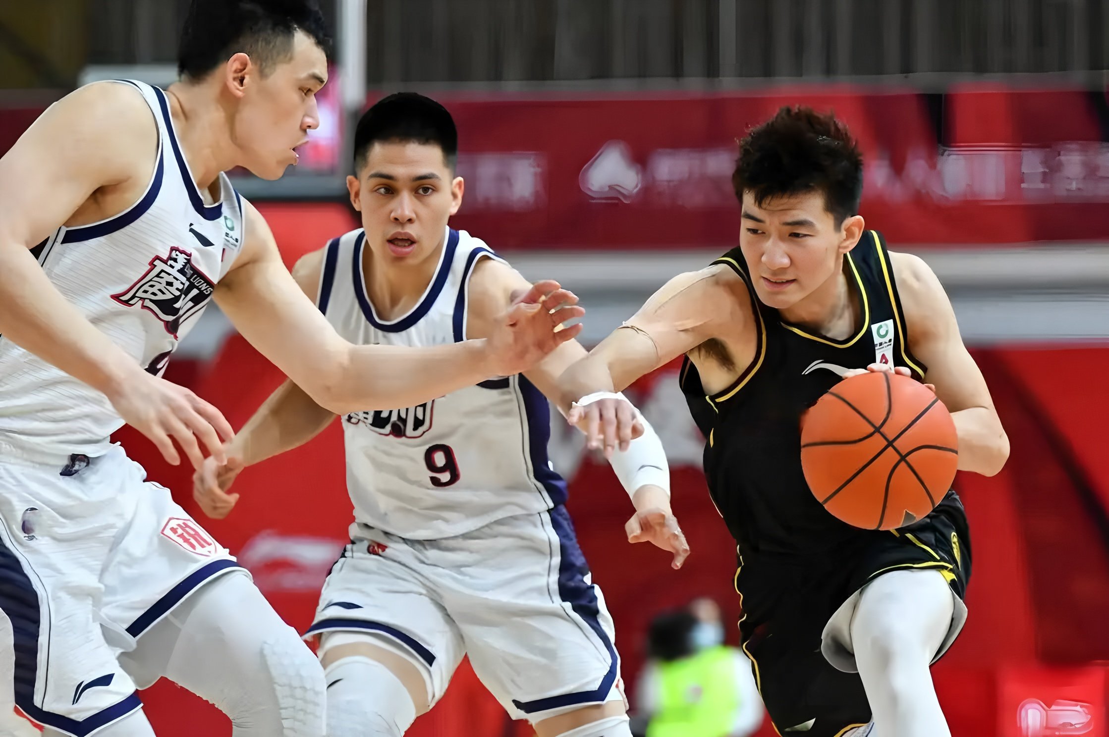 广东宏远国际比赛日完成体检新奥尔良鹈鹕集结日复出首秀，媒体一致点评：集结日广厦男篮战术微调